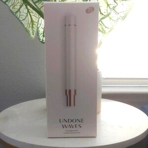Ulta Beauty Undone Waves Hair Styler - White and Silver